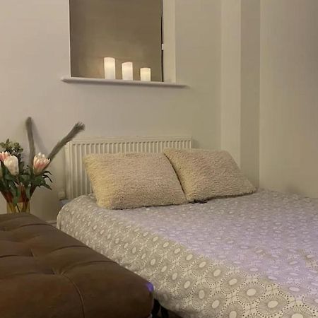 Modern Town House In Cotswolds - 3 Double Bedrooms Witney Exteriör bild