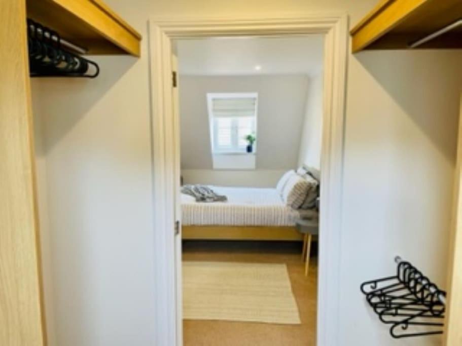 Modern Town House In Cotswolds - 3 Double Bedrooms Witney Exteriör bild