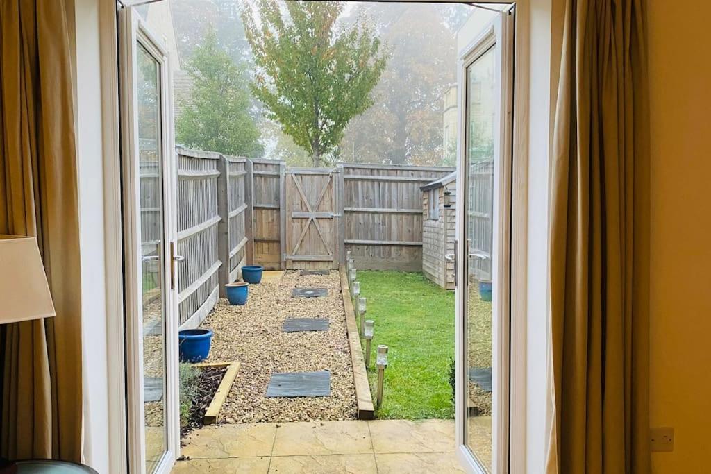 Modern Town House In Cotswolds - 3 Double Bedrooms Witney Exteriör bild
