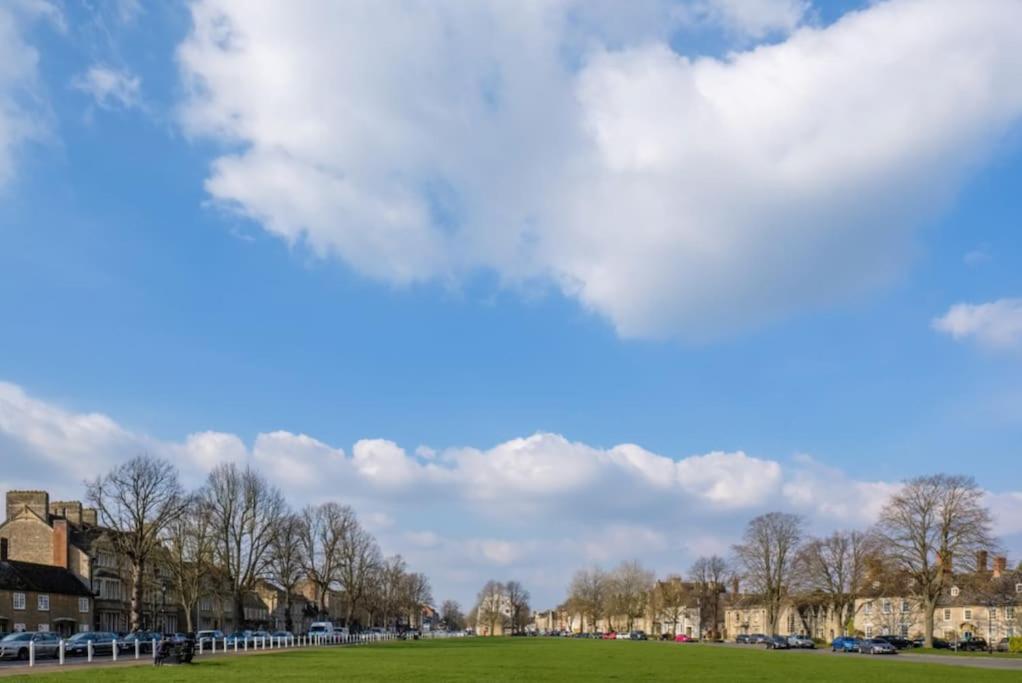 Modern Town House In Cotswolds - 3 Double Bedrooms Witney Exteriör bild