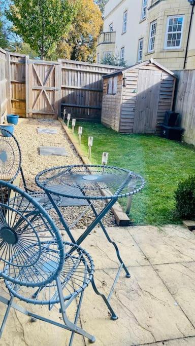 Modern Town House In Cotswolds - 3 Double Bedrooms Witney Exteriör bild