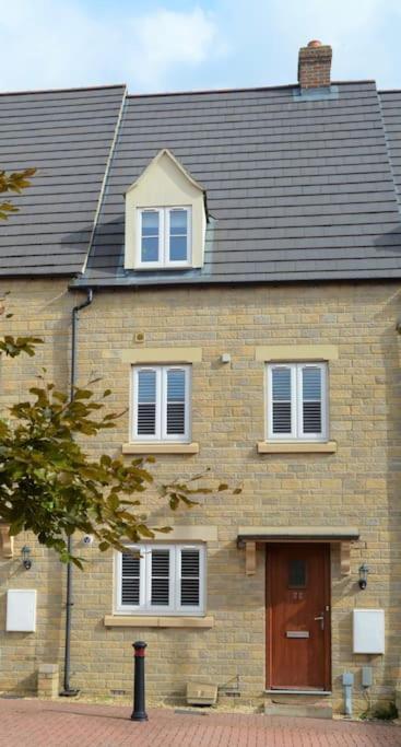 Modern Town House In Cotswolds - 3 Double Bedrooms Witney Exteriör bild