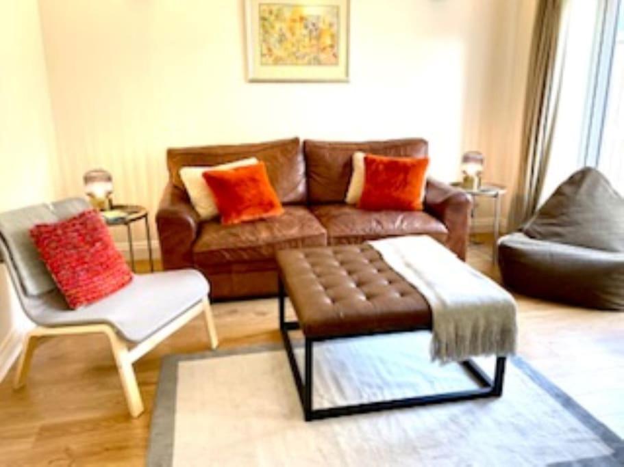 Modern Town House In Cotswolds - 3 Double Bedrooms Witney Exteriör bild