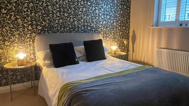 Modern Town House In Cotswolds - 3 Double Bedrooms Witney Exteriör bild
