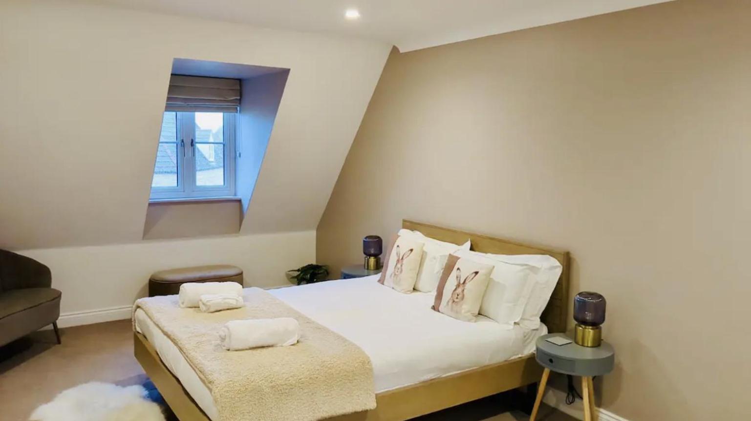 Modern Town House In Cotswolds - 3 Double Bedrooms Witney Exteriör bild