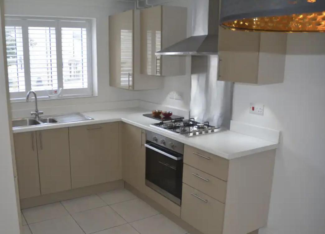 Modern Town House In Cotswolds - 3 Double Bedrooms Witney Exteriör bild