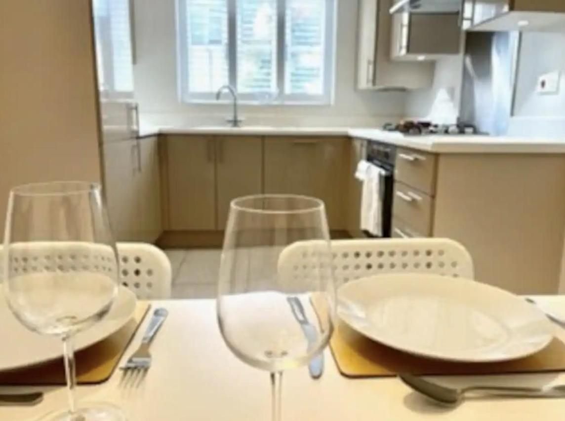Modern Town House In Cotswolds - 3 Double Bedrooms Witney Exteriör bild