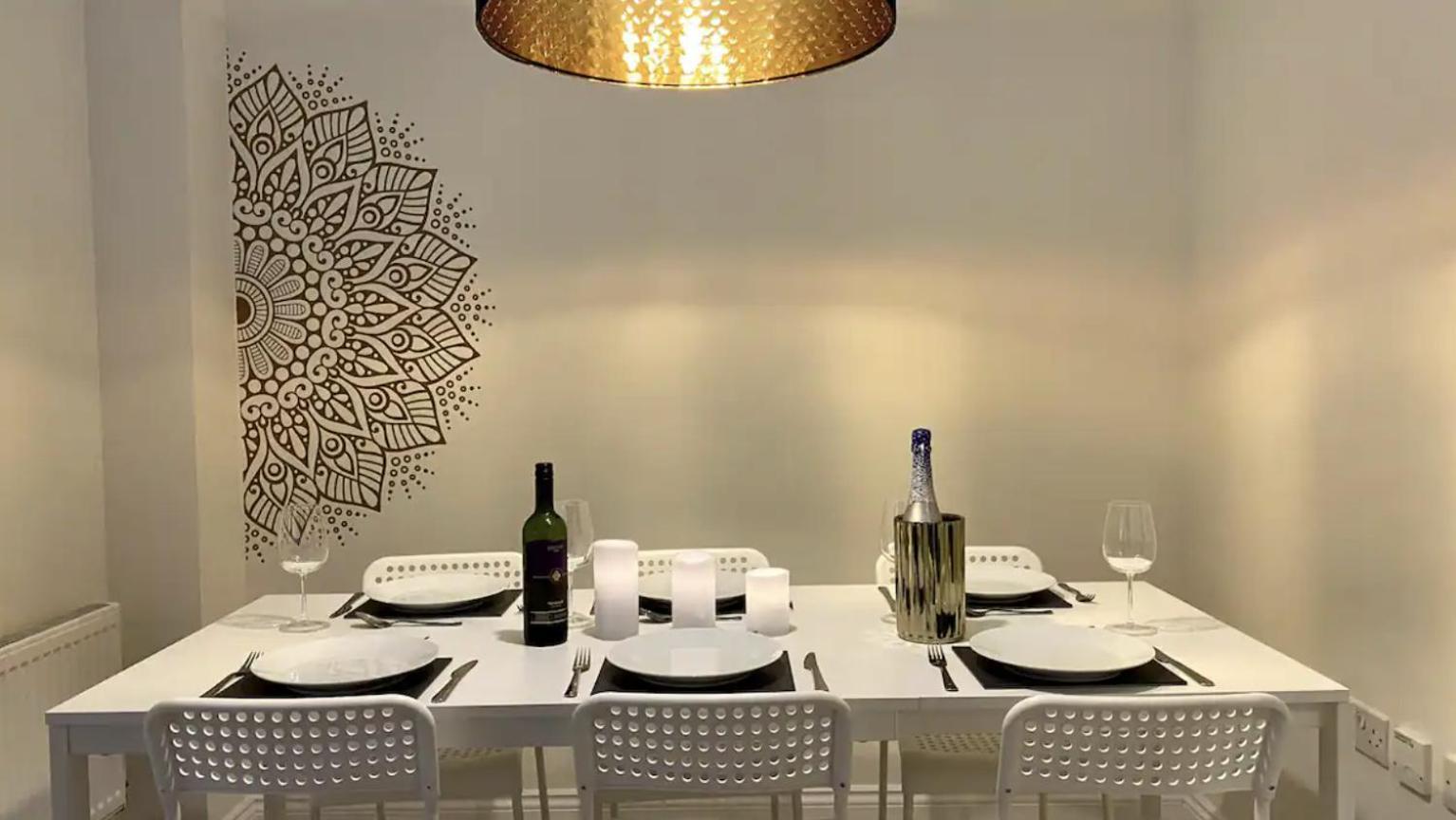 Modern Town House In Cotswolds - 3 Double Bedrooms Witney Exteriör bild