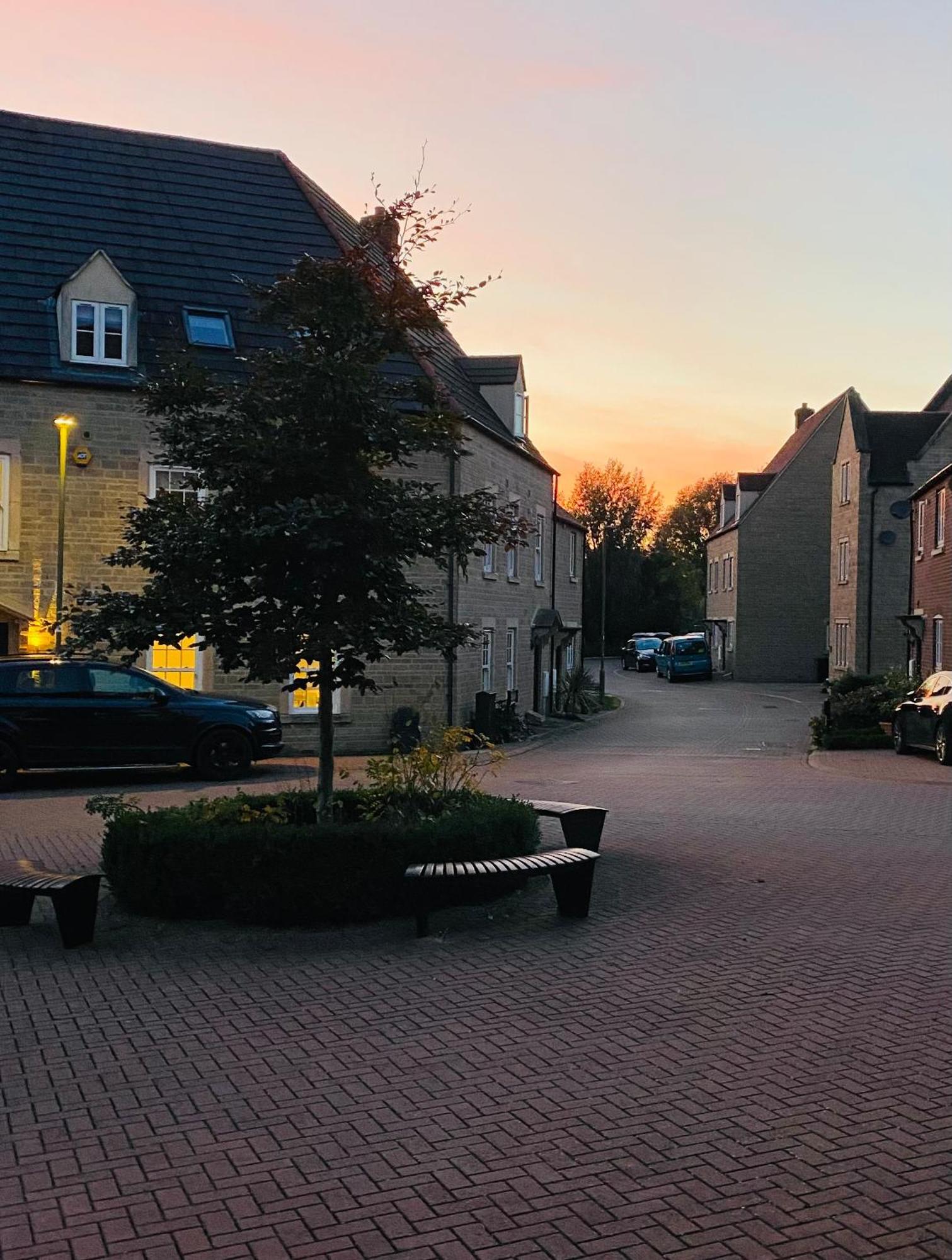 Modern Town House In Cotswolds - 3 Double Bedrooms Witney Exteriör bild